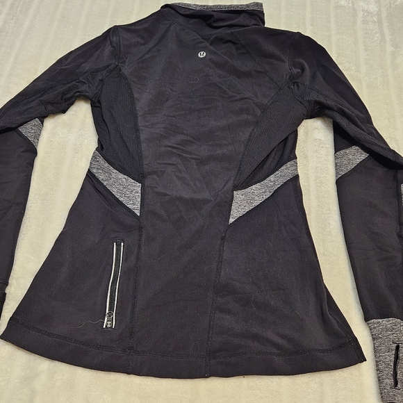 Lululemon Run: Distance Pullover Long Sleeve In Black/Heathered Gray - Picture 14 of 16